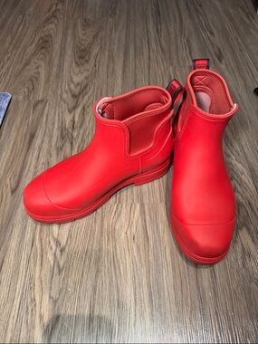 UGG Red Short Waterproof Boot